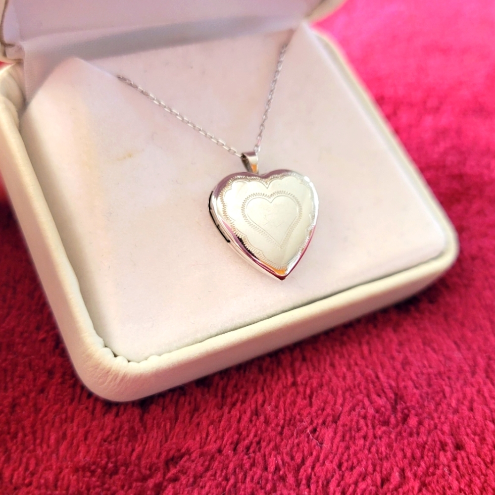 14k white gold heart locket